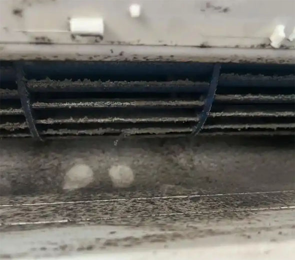 安平空调吹的风有股烧焦味是怎么回事